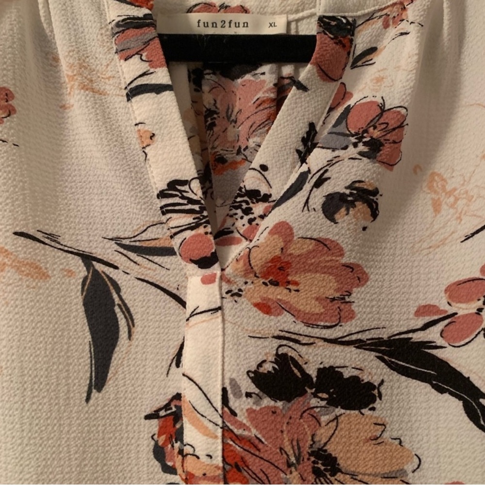 Fun2fun Womans Cream Floral Sleeveless Blouse size xL